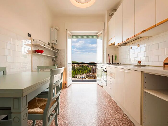 Appartamento con 6 locali in vendita in Via Gian Battista Gaulli, Genova