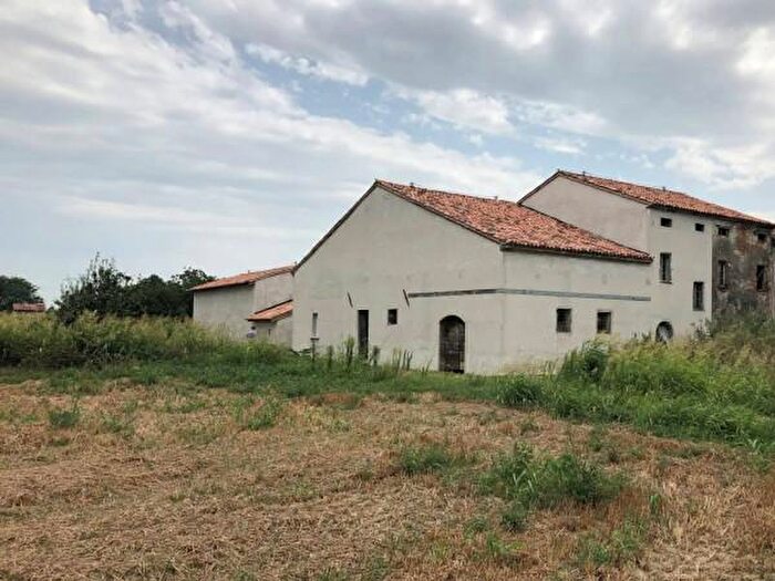 Casa con 5 locali in vendita in Strada Ronchetti, San Benedetto Po
