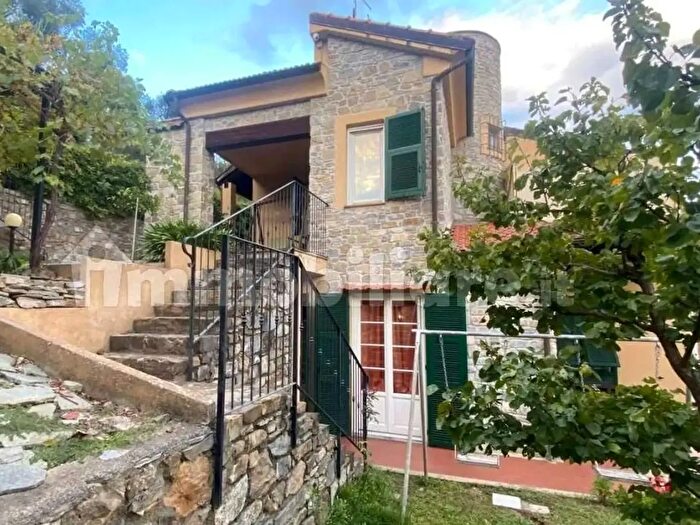 Casa con 8 locali in vendita in Via Roma, Garlenda