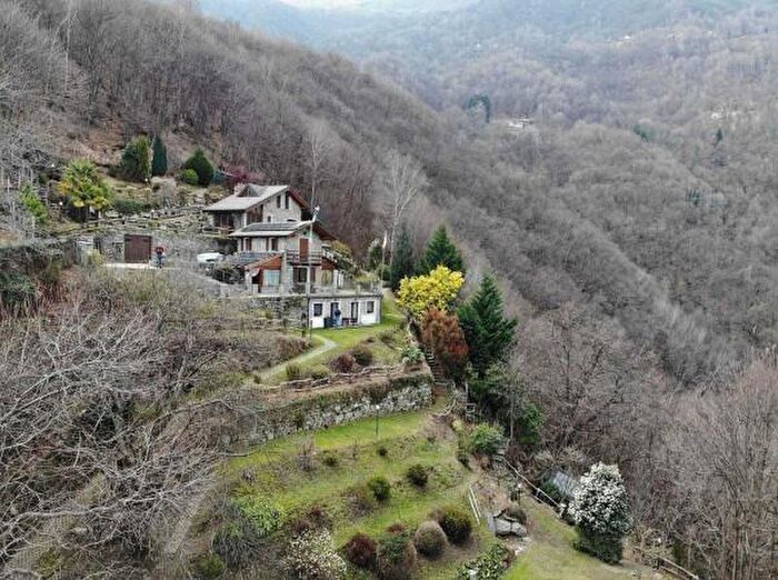 Casa bilocale in vendita in Pianello Del Lario