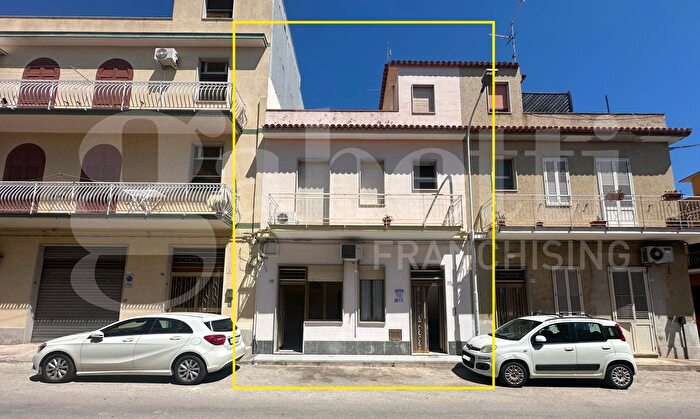 Casa con 6 locali in vendita in Via Alcide De Gasperi, Avola