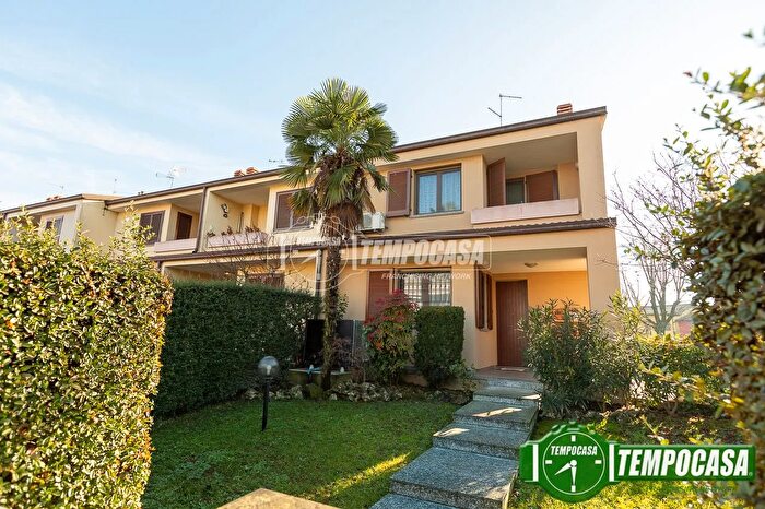 Casa quadrilocale in vendita in Via Sandro Pertini, Pianengo