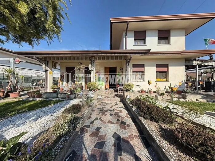 Casa con 5 locali in vendita in Abano Terme