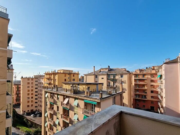 Appartamento con 5 locali in affitto in Via Molfino, Genova