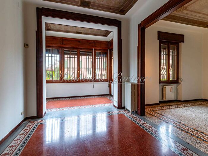 Appartamento trilocale in affitto in Via Teodoro Frizzoni, Borgo Palazzo, Bergamo