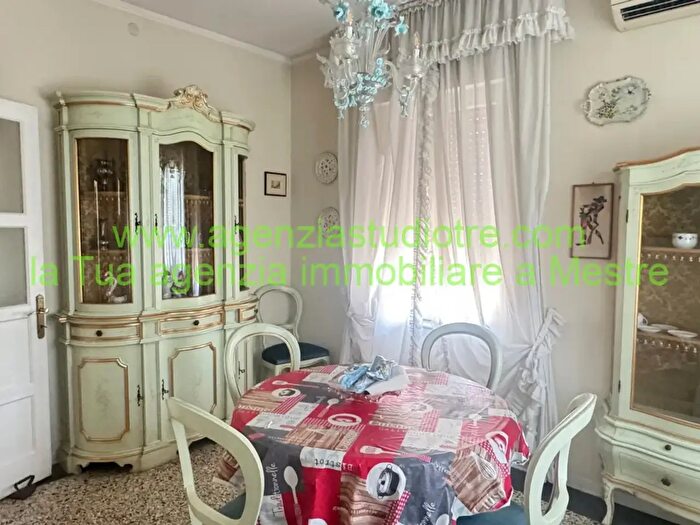 Appartamento trilocale in affitto in Via Caposile, Venezia