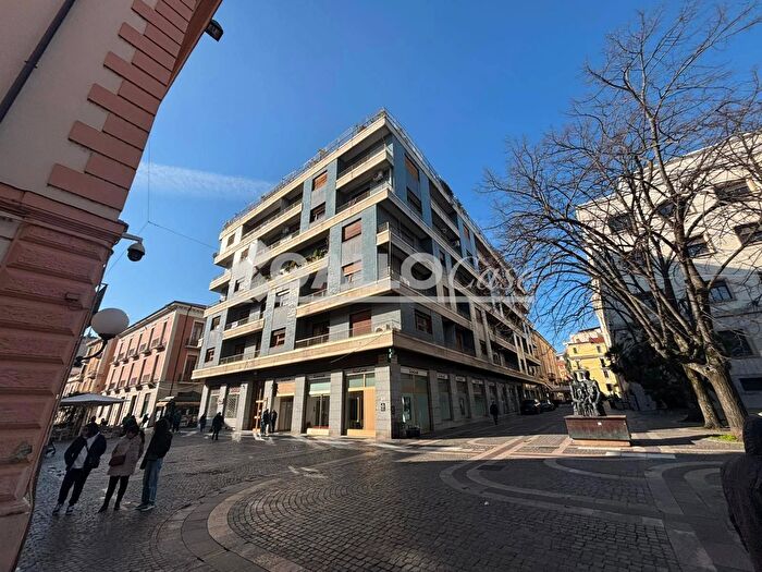 Appartamento con 6 locali in affitto in Corso Mazzini Cosenza, Cosenza