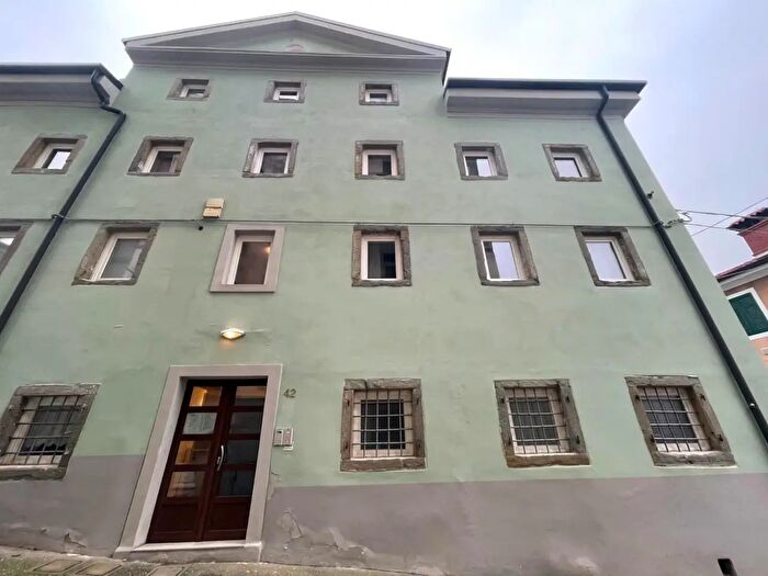 Appartamento trilocale in vendita in Trieste