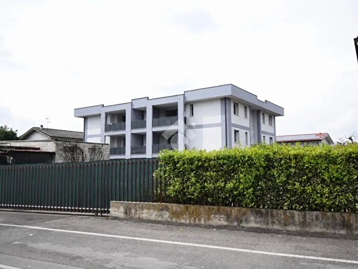 Appartamento trilocale in vendita in Via col di Lana, Brugherio