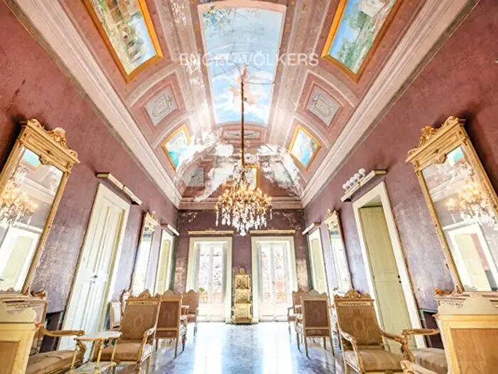 Casa con 6 locali in vendita in Via Lucia La Greca, Parabita