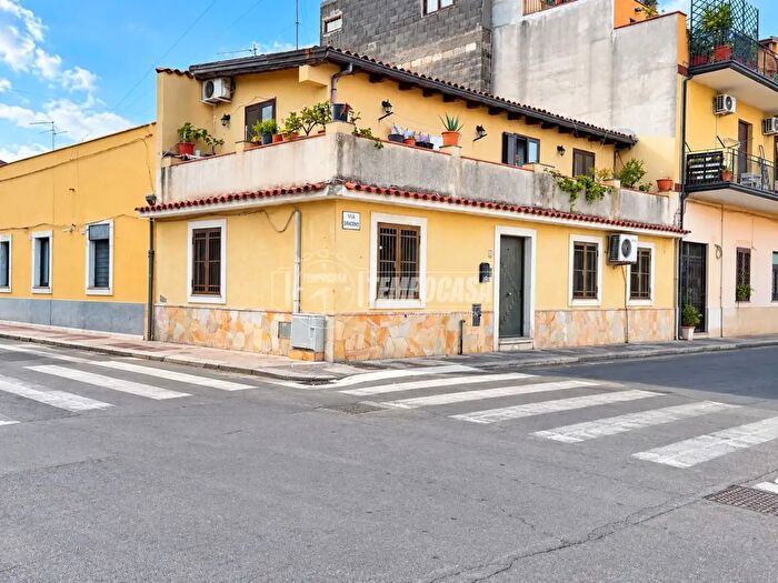 Appartamento quadrilocale in vendita in Via Stanislao Mattei, Catania