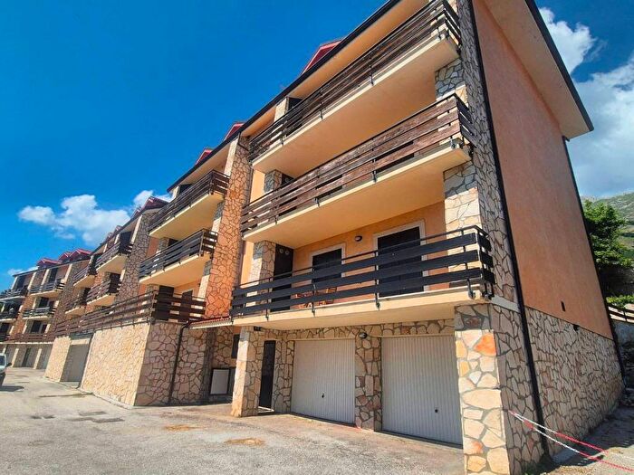 Appartamento trilocale in affitto in Via Sicinto, Rocca di Cambio