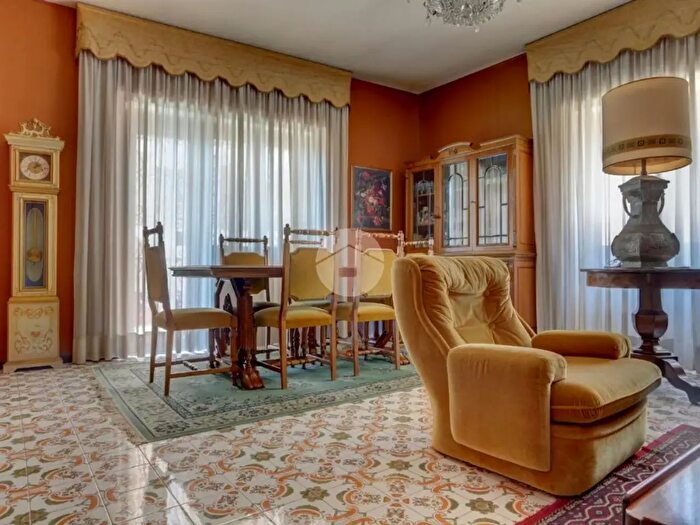 Appartamento quadrilocale in vendita in Via Allumiere, Roma