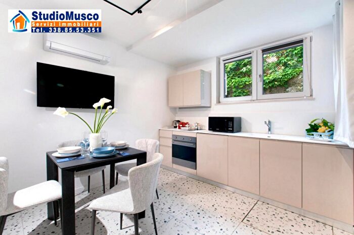 Appartamento bilocale in vendita in Via Tiberio, Capri