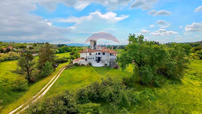 Casa con 11 locali in vendita in Via del Cannetaccio, Guidonia Montecelio