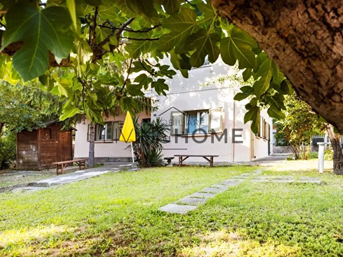 Casa quadrilocale in vendita in Viale Abruzzi, Riccione