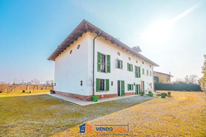 Casa con 6 locali in vendita in Via Santa Lucia, Fossano