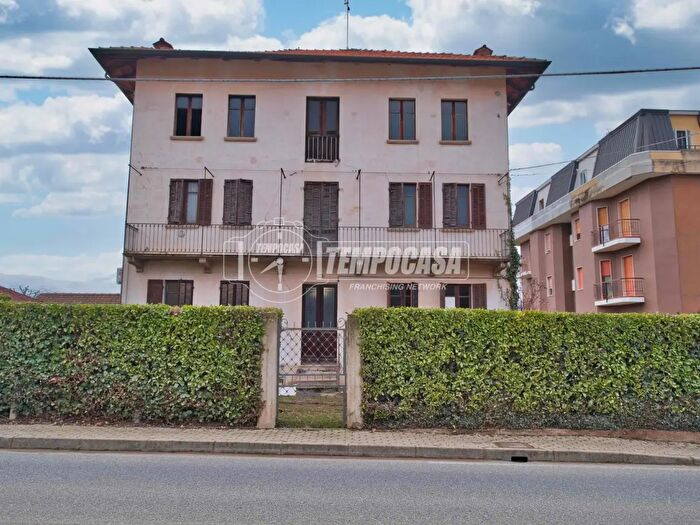 Casa con 6 locali in vendita in Lozzolo