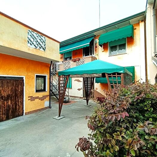 Casa con 10 locali in vendita in Ceregnano