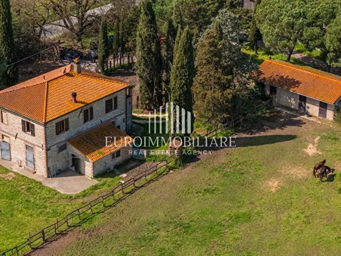 Casa con 8 locali in vendita in Località Marchetti, Castiglione Del Lago
