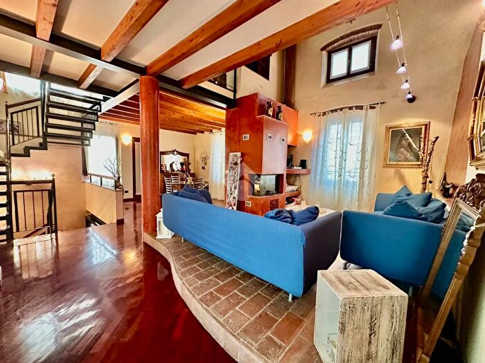 Casa quadrilocale in vendita in Via Locatelli, Martinengo