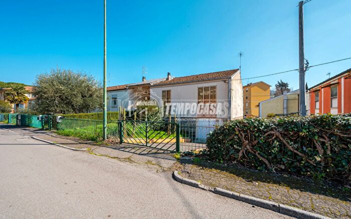 Casa quadrilocale in vendita in Via Europa, Brisighella