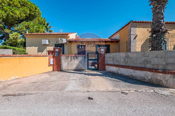 Casa con 12 locali in vendita in Contrada Deserto, Comiso
