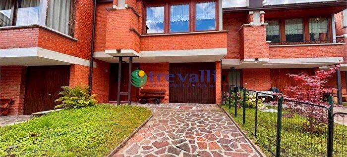 Casa con 7 locali in vendita in Commezzadura