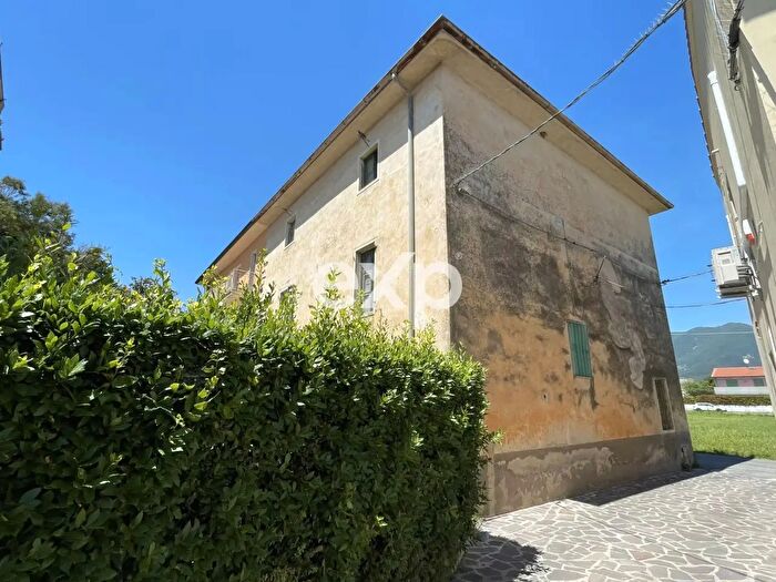 Casa con 9 locali in vendita in Via Enrico Fermi, San Giuliano Terme