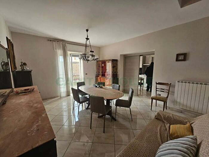 Appartamento con 7 locali in vendita in Vescovado, Pignataro Maggiore