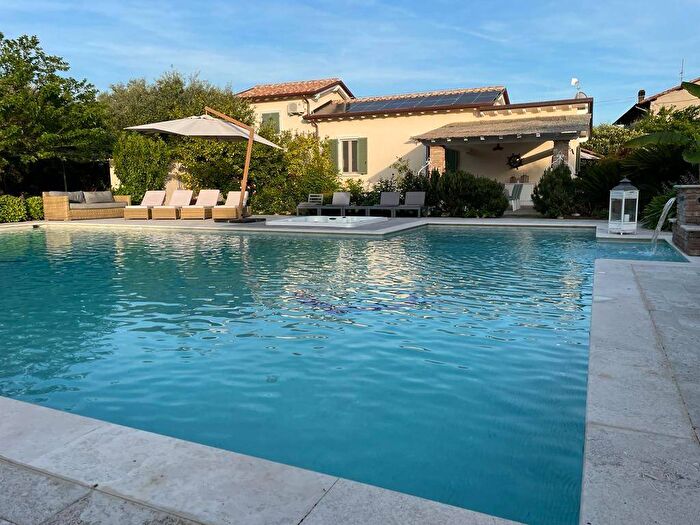 Casa con 6 locali in affitto in Via Traversa Crociale, Pietrasanta