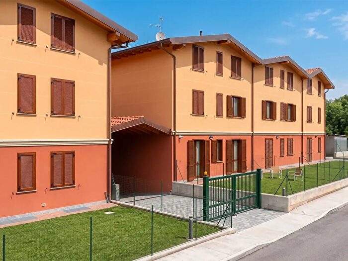 Appartamento quadrilocale in vendita in Via Carducci, Limido Comasco