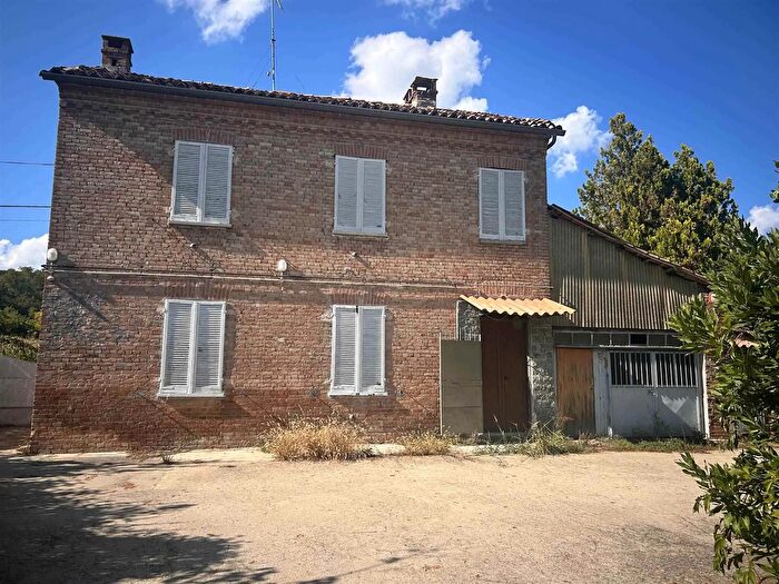 Casa quadrilocale in vendita in Castagnole delle Lanze Asti, Castagnole Delle Lanze
