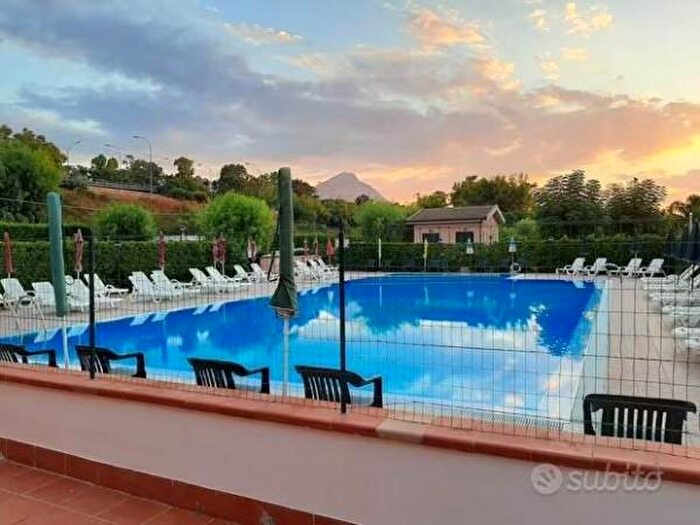 Appartamento bilocale in vendita in Viale Himera, Campofelice Di Roccella