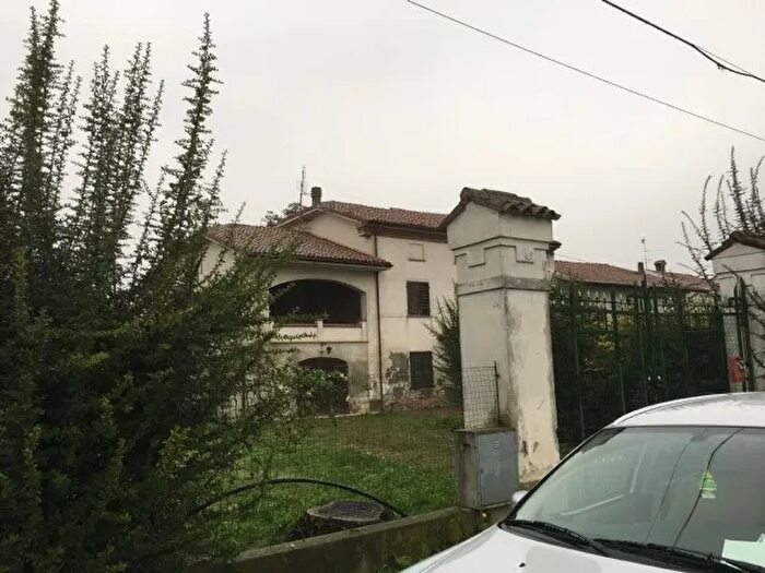 Casa con 7 locali in vendita in Casei Gerola