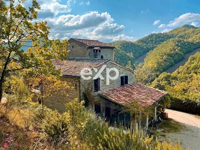 Casa con 11 locali in vendita in SantAngelo In Vado