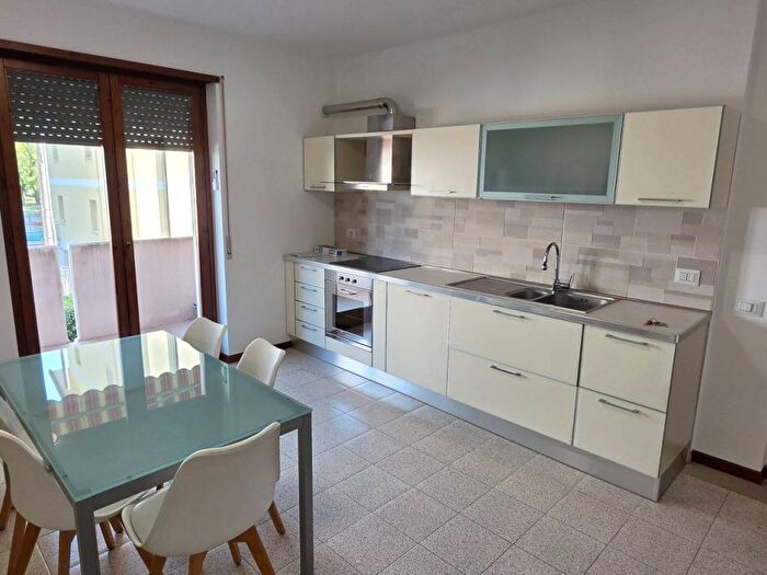 Appartamento quadrilocale in affitto in Via Luciano Marchi, Borgo Roma, Verona