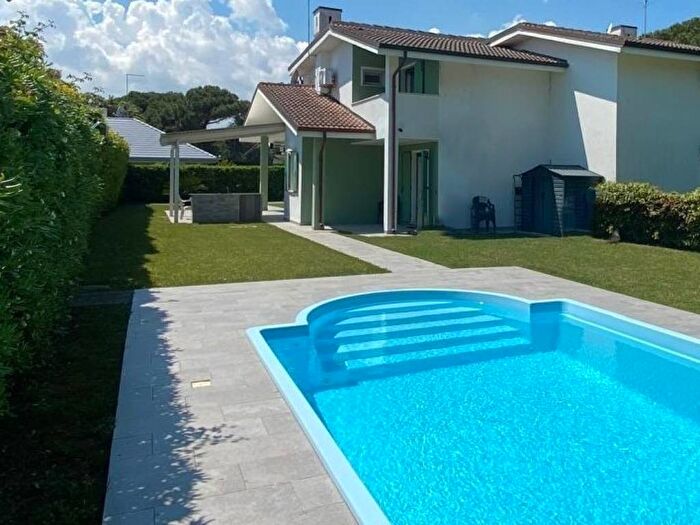 Casa quadrilocale in affitto in Via del Ciliegio, Isola Albarella, Rosolina