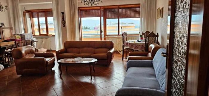 Appartamento con 5 locali in vendita in Via Francesco Petrarca, Frosinone