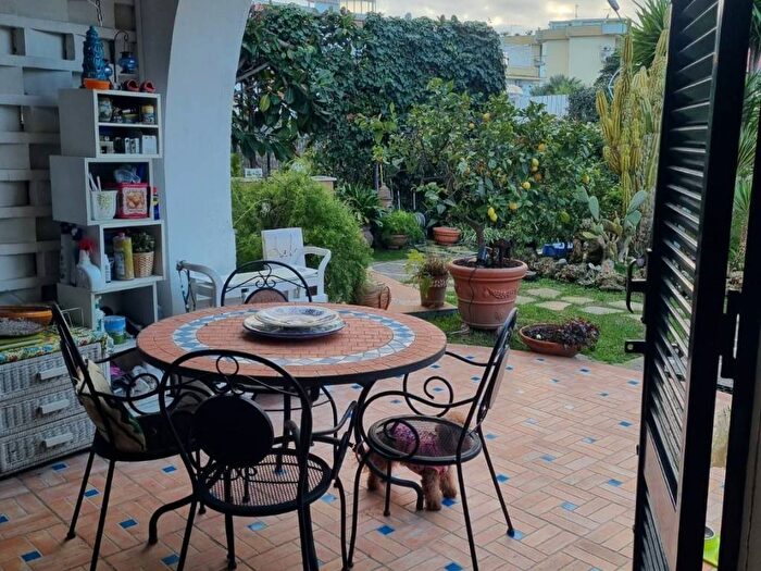 Appartamento trilocale in affitto in Via Raimondo Annecchino, Arco Felice, Pozzuoli