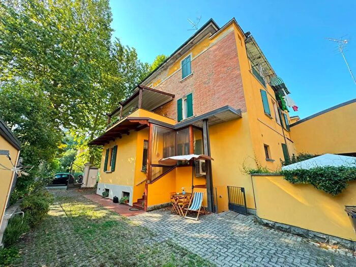Casa quadrilocale in vendita in Casalecchio Di Reno