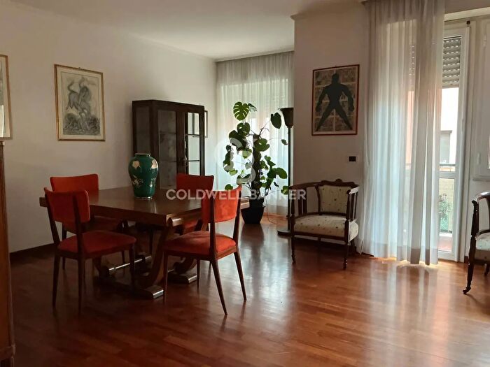Appartamento con 7 locali in affitto in Via Ugo De Carolis, Roma