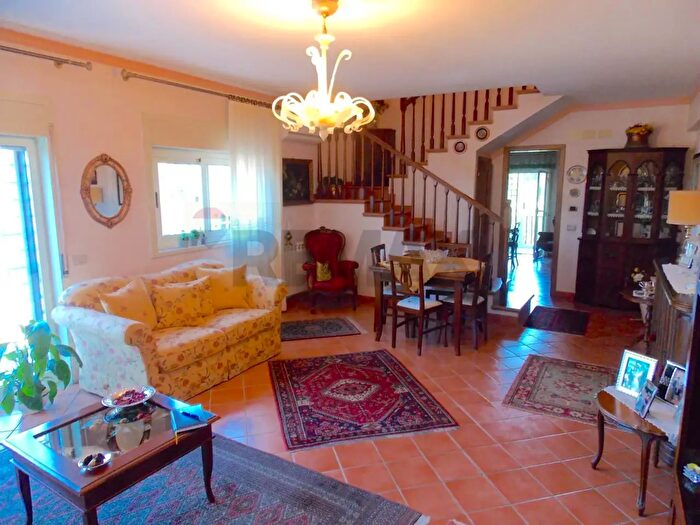 Appartamento con 5 locali in vendita in Via Stefano Vitale, Catania