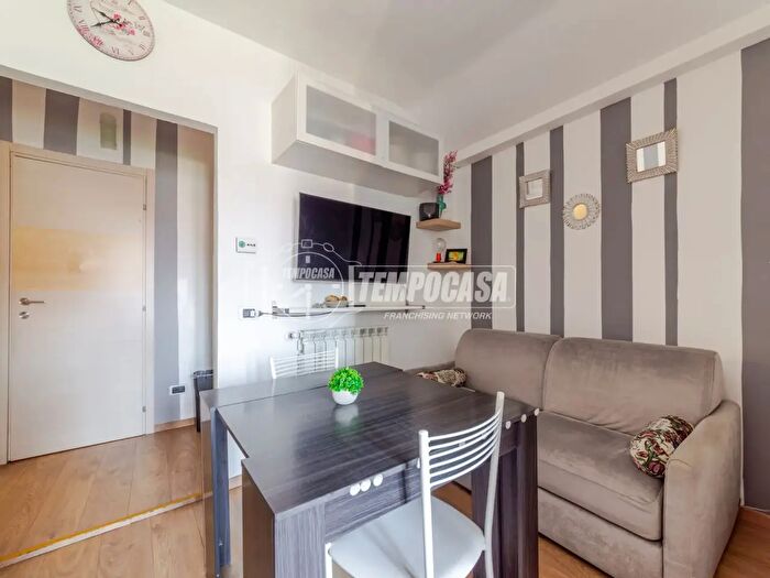 Appartamento bilocale in vendita in Via Doberdò, Milano