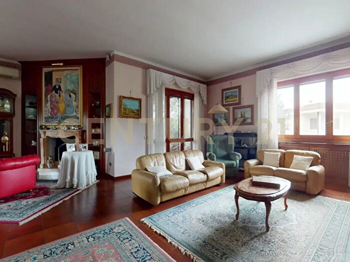 Casa con 6 locali in vendita in Via Privata Fiume, Pogliano Milanese