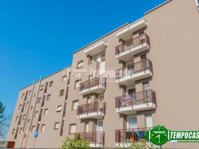 Appartamento trilocale in vendita in Via Palmiro Togliatti, Lacchiarella