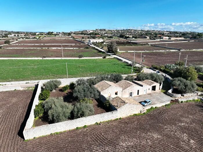 Casa trilocale in vendita in Via Catanzaro Pizzilli, Modica