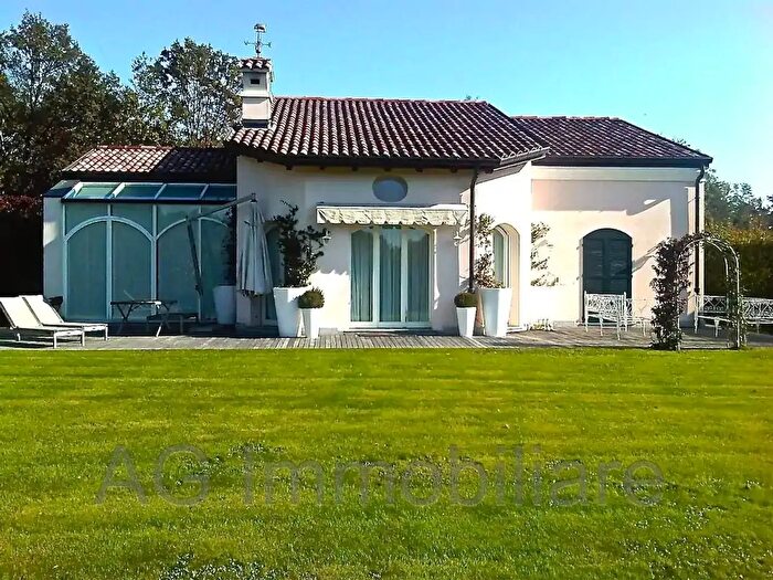 Casa con 5 locali in vendita in Via San Isidoro, Bogogno