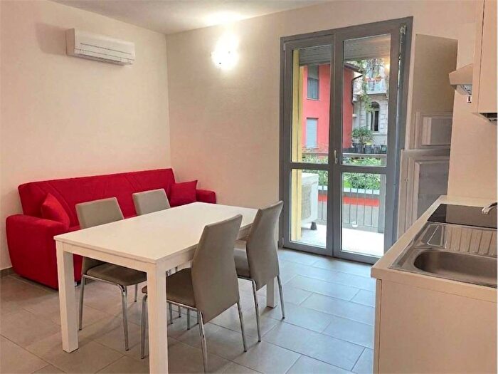 Appartamento trilocale in affitto in via Copernico, Centrale, Milano