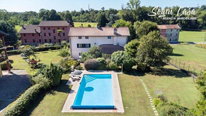 Casa con 6 locali in vendita in Via Roma, Agrate Conturbia